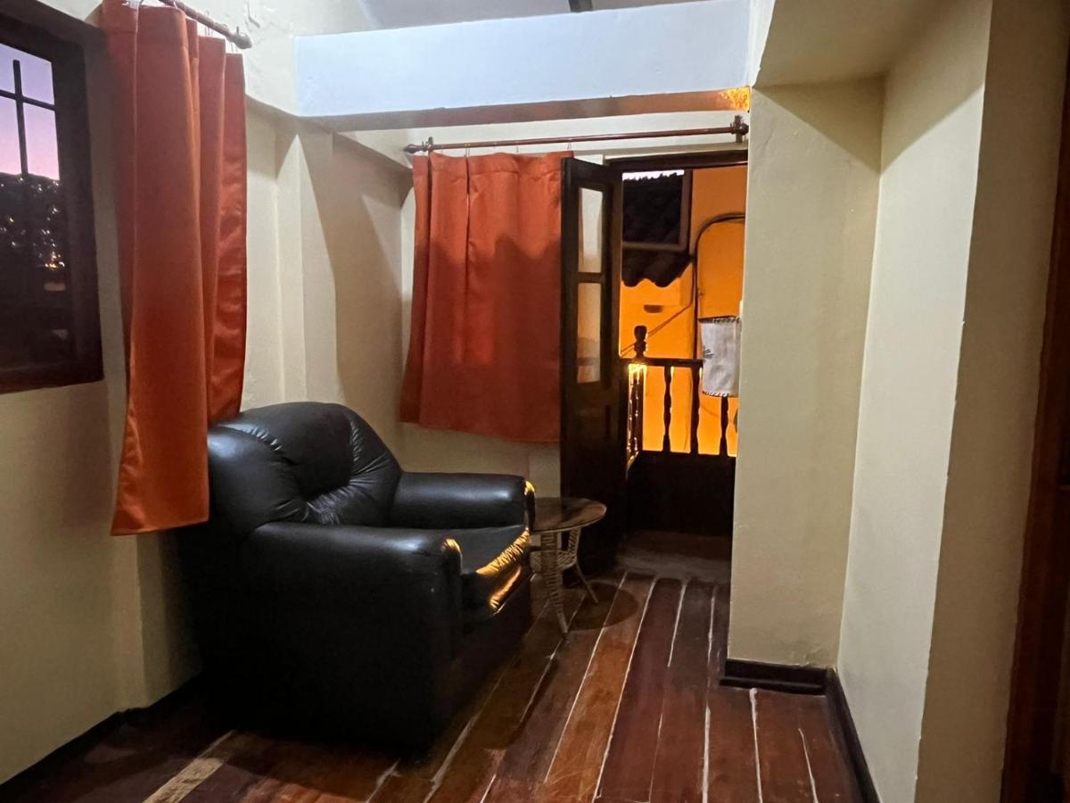 Готель Hostal Andenes De Alabado Куско Екстер'єр фото
